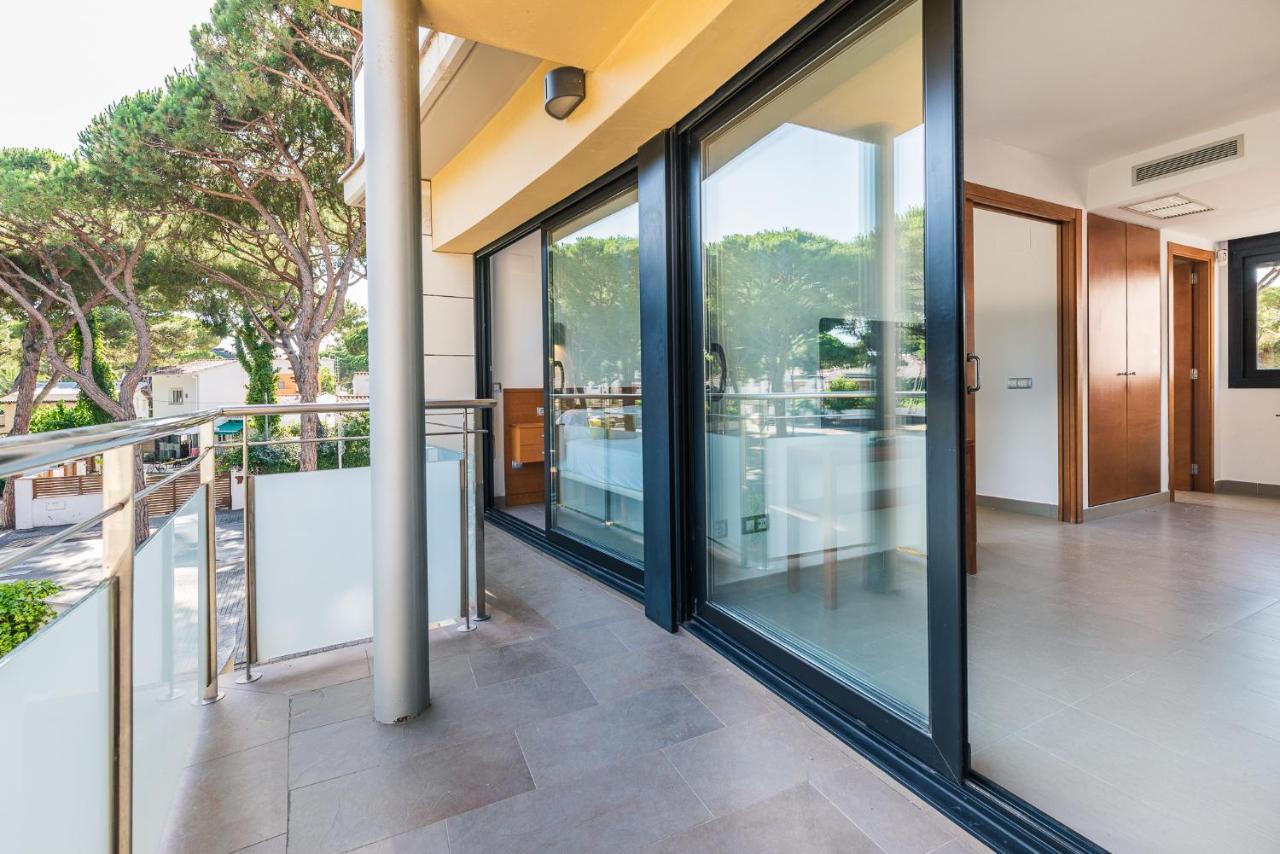 Aparthotel Las Palmeras Castelldefels Exteriér fotografie