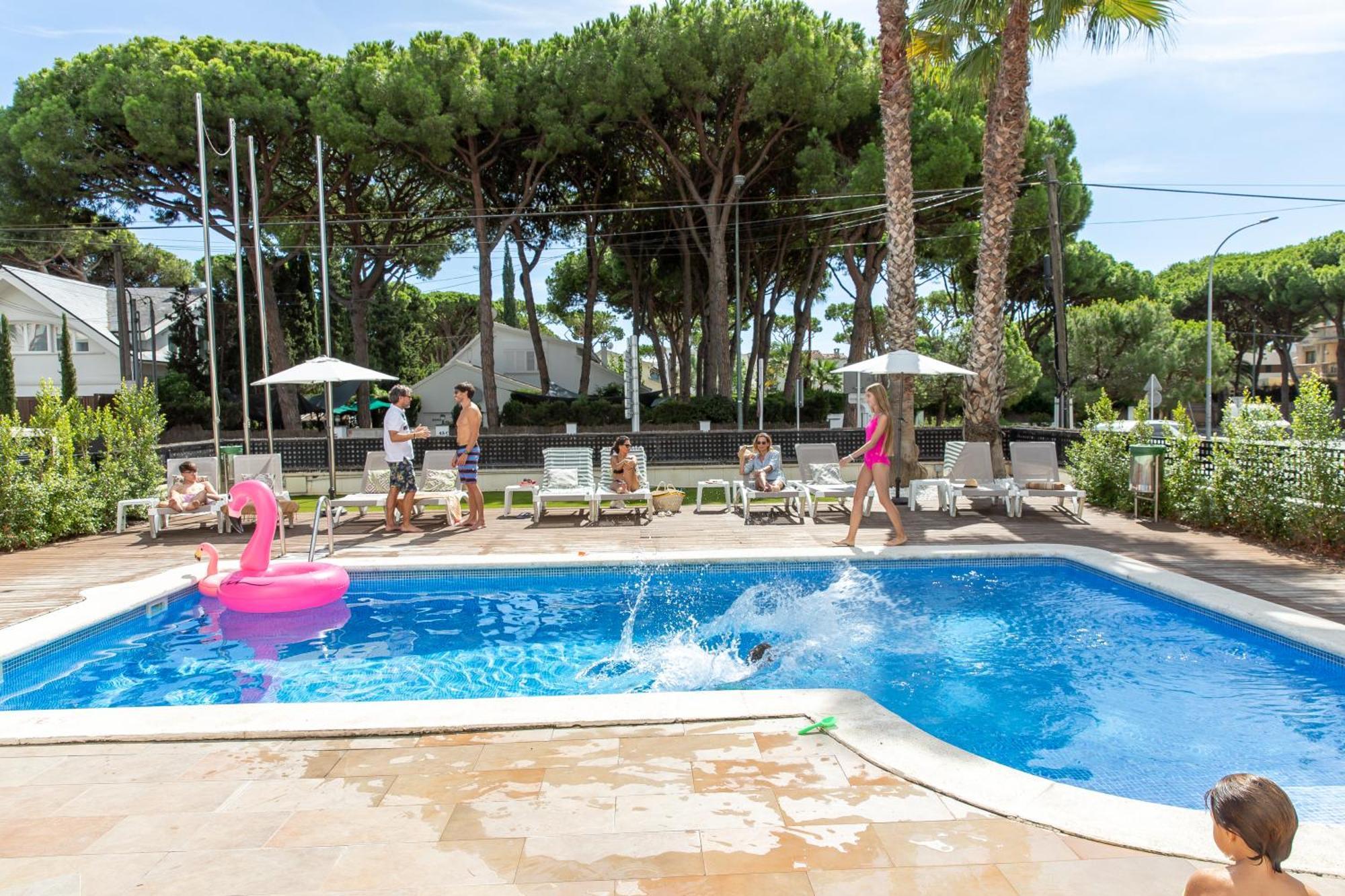 Aparthotel Las Palmeras Castelldefels Exteriér fotografie