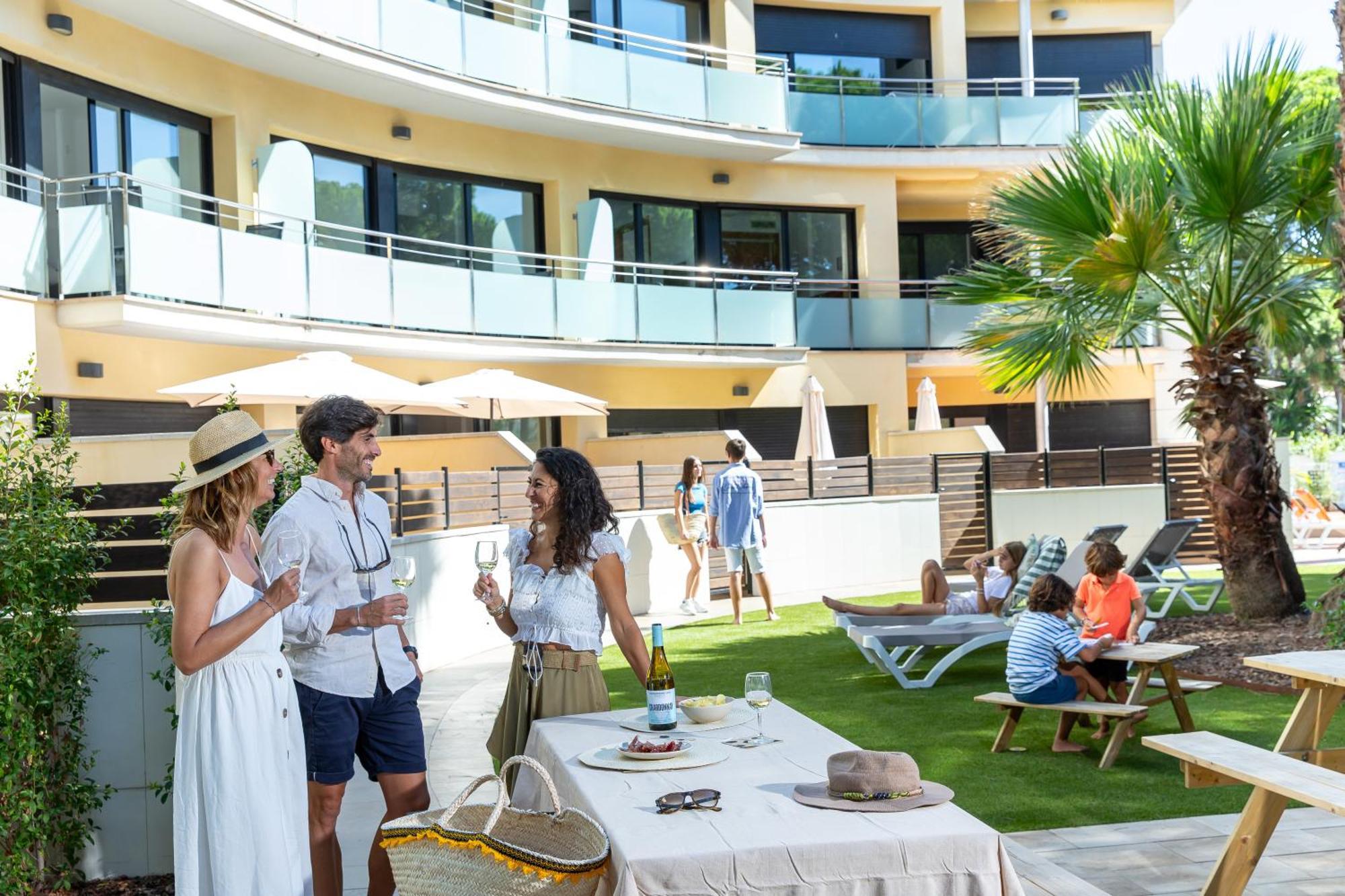 Aparthotel Las Palmeras Castelldefels Exteriér fotografie